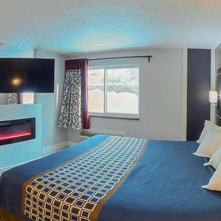Coratel Inn & Suites By Jasper Hastings Zewnętrze zdjęcie