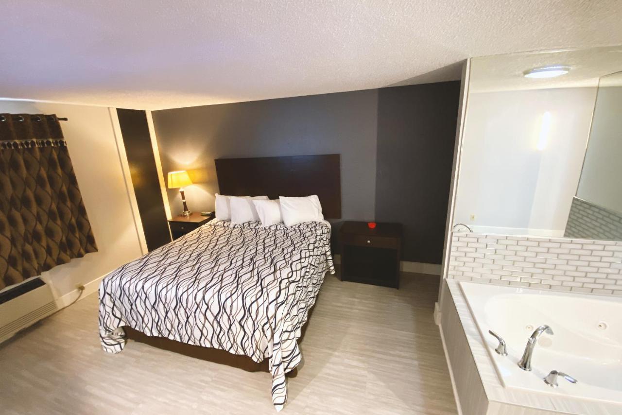 Coratel Inn & Suites By Jasper Hastings Zewnętrze zdjęcie