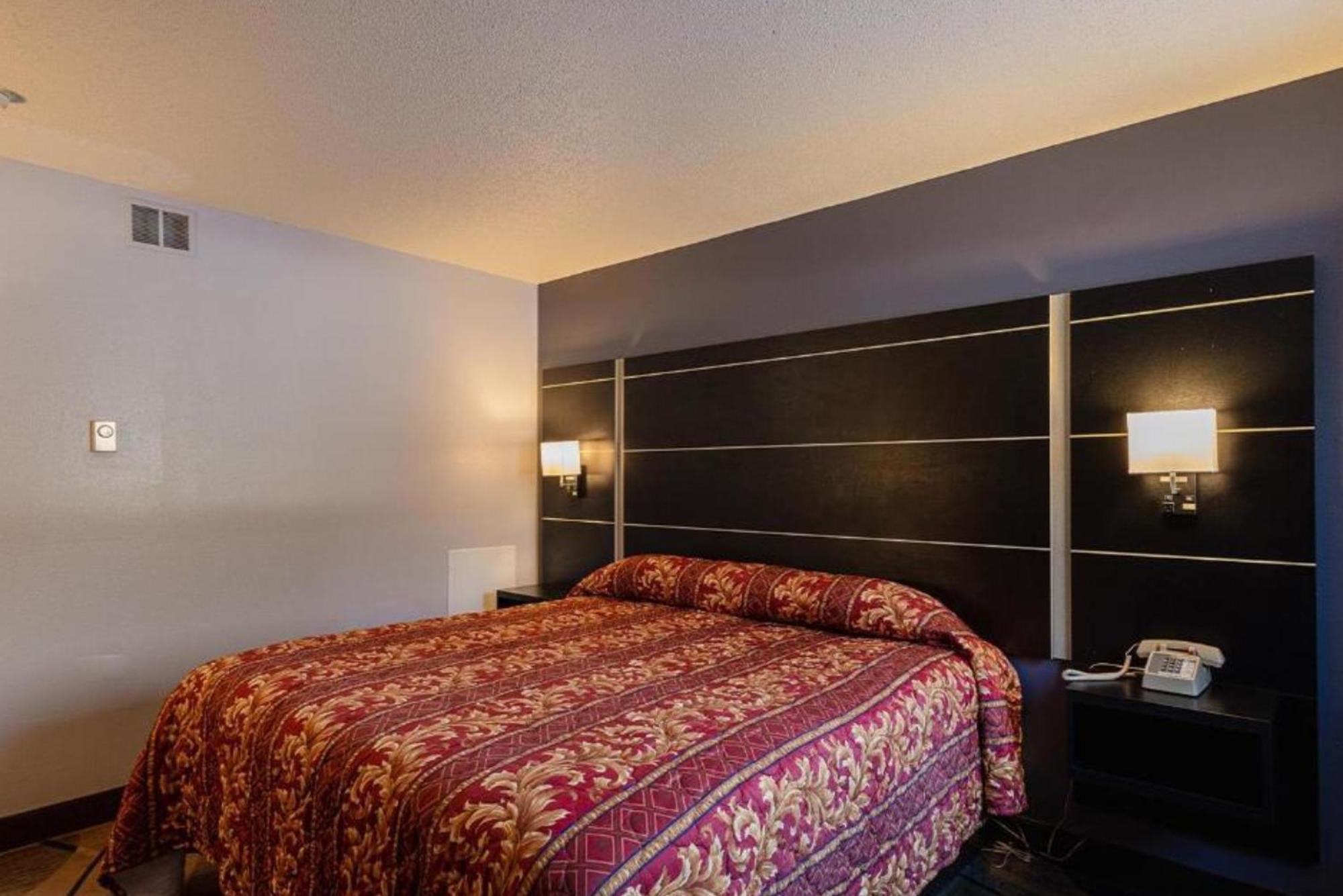 Coratel Inn & Suites By Jasper Hastings Zewnętrze zdjęcie